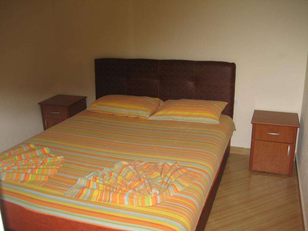 Guest House Vila Mimoza Ulcinj Esterno foto